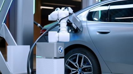 宝马自动充电机器人完成概念验证 迈向全流程无人化充电新纪元